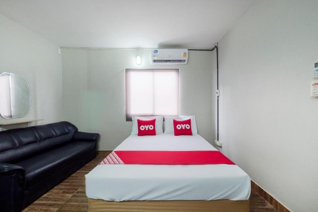 Oyo 1066 Encore Sea Side Патая Екстериор снимка